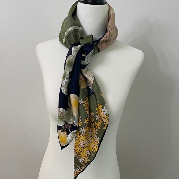 Large Square Scarf - Picture 3 of 4